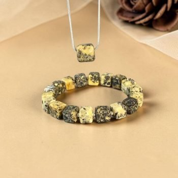 Stilingas ir prabangus matinio putpelinio gintaro rinkinys