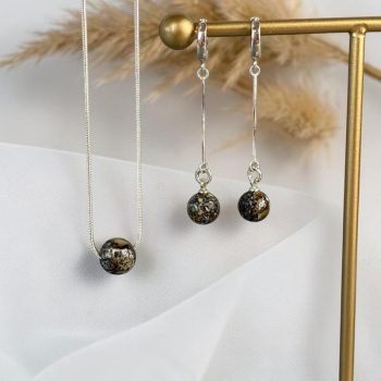 Subtilus ir minimalistinis blizgaus putpelinio gintaro rinkinys