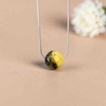 Modernus ir minimalistinis facetuoto gintaro pakabukas (1)